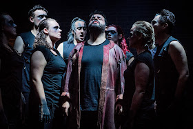 Saint-Saens: Samson et Dalila - Grimeborn Festival - Leonel Pinheiro & chorus (photo Robert Workman)