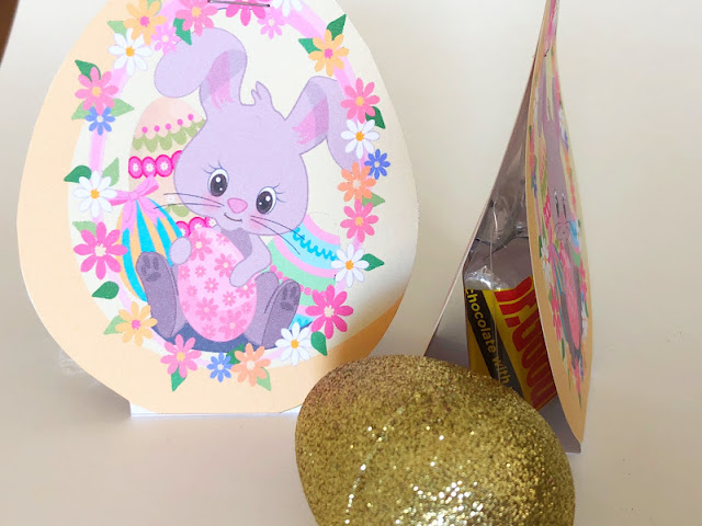 I love these candy tents! They are the perfect easy and cute party favor for any Easter party.  Simply print out the cute Easter Bunny candy tent printable and you have a sweet treat to give students, friends, and neighbors this Easter.