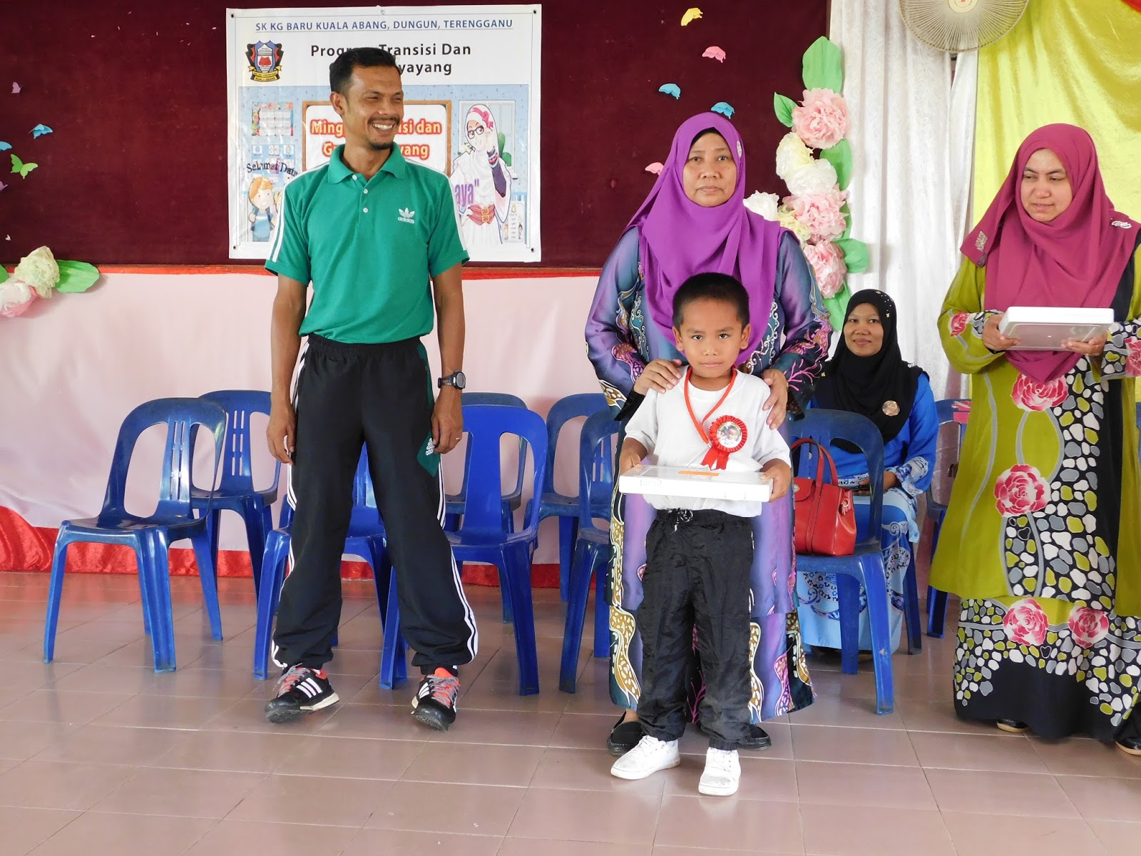 Pengacara Majlis Hari Anugerah Cemerlang - No Contoh