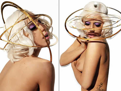 Lady Gaga com seios de fora na revista V
