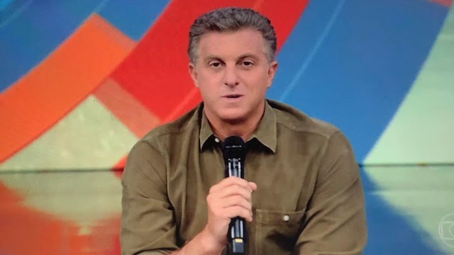 Reunião na Globo discute abertamente possível saída de Huck em 2022