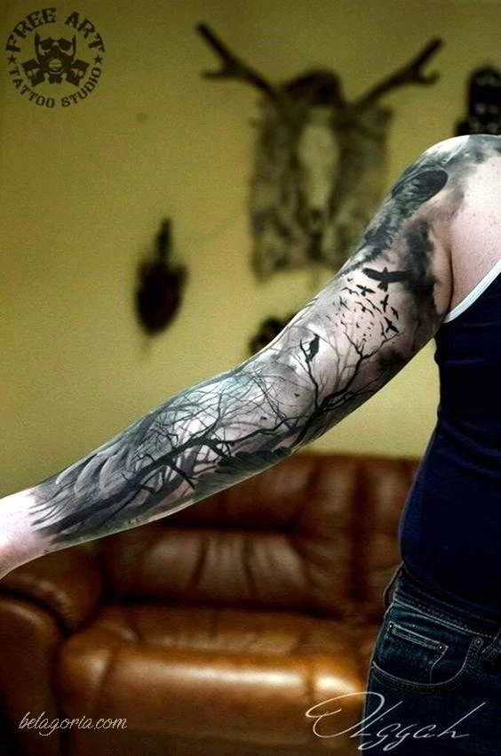 foto con tatuaje de bosque espectaculare