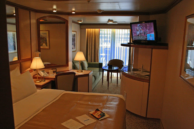 Mini-suite aboard the Ruby Princess, copyright Carl Dombek