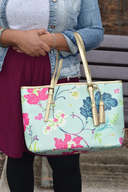 Island-Inspired Tote Bag from Spartina 449 that Has Me Ready to Hit the Beach  via  www.productreviewmom.com