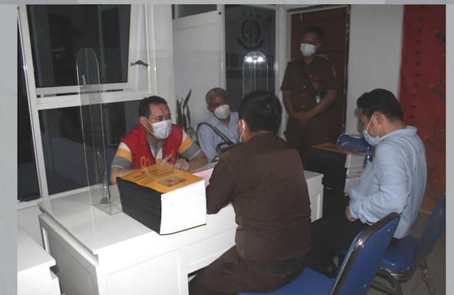 Proses eksekusi terhadap Bupati nonaktif Nganjuk Novi Rahman Hidhayat di Rutan Klas IIB Nganjuk, Senin 6 Februari 2023