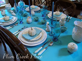 aqua tablescape, fall tablescape, aqua and white tablescape