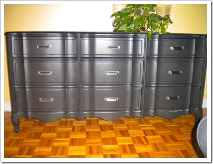halloween and dresser 030