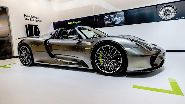 ポルシェの壁紙「ポルシェ918スパイダー」