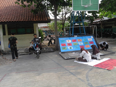 Dokumentasi Foto Bongkar Laptop Raksasa Mading Arema SMK Al-Irsyad Tegal