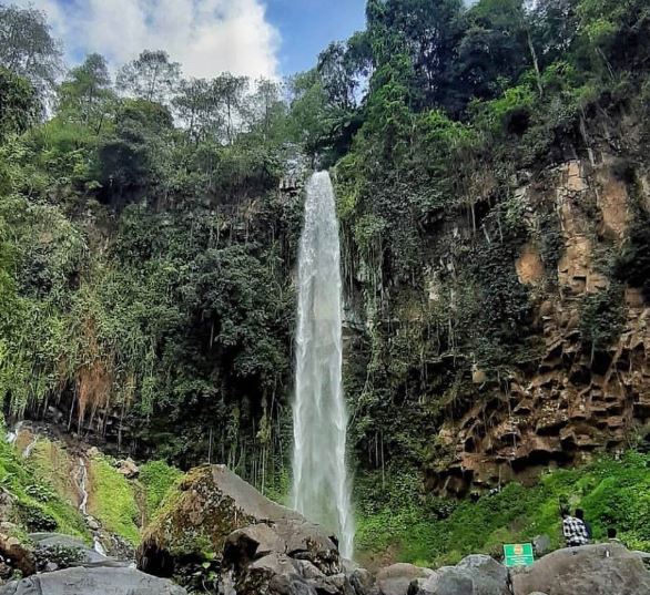 objek wisata grojogan sewu tawangmangu solo