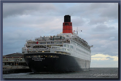 QE2_at_Port_of_Melbourne