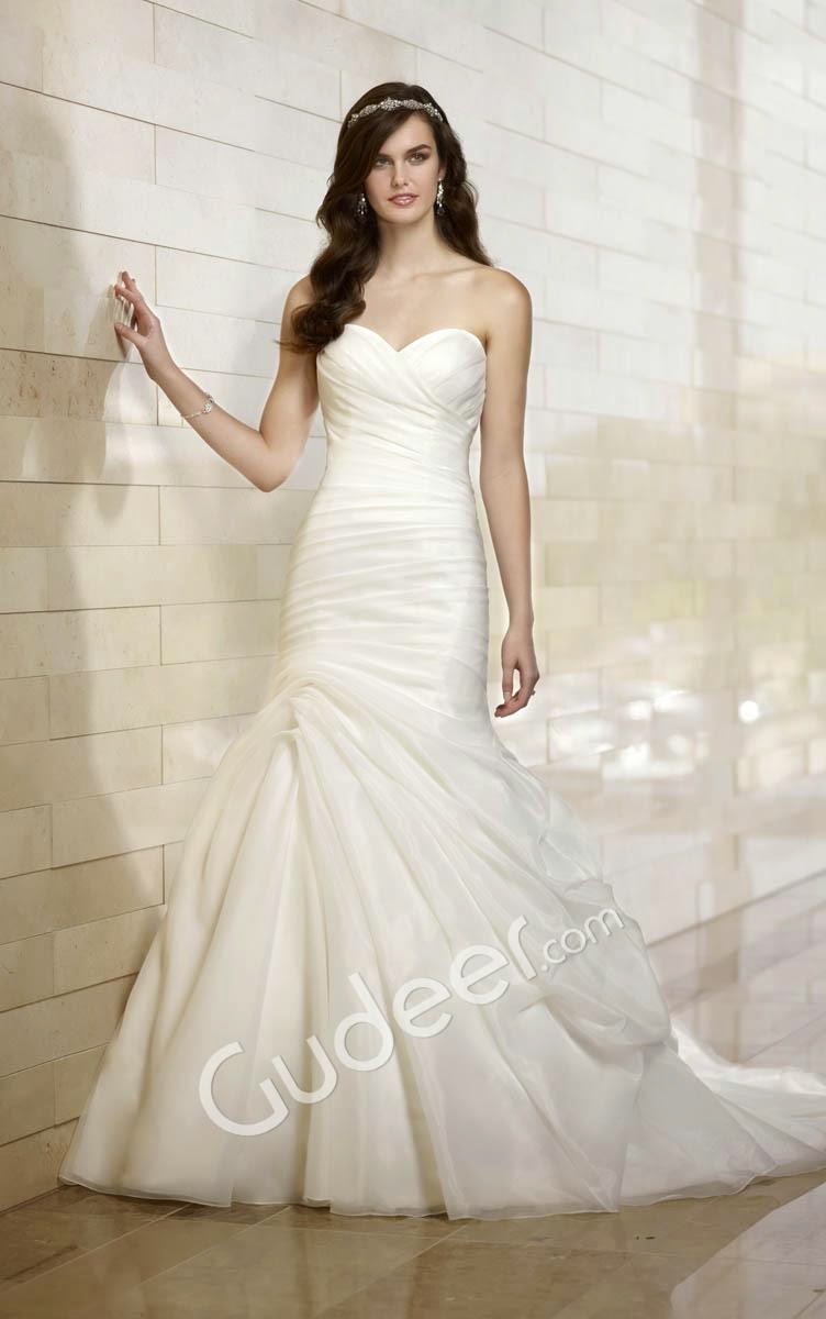 http://www.gudeer.com/strapless-sweetheart-asymmetrically-draped-drop-waist-wedding-dress-439.html