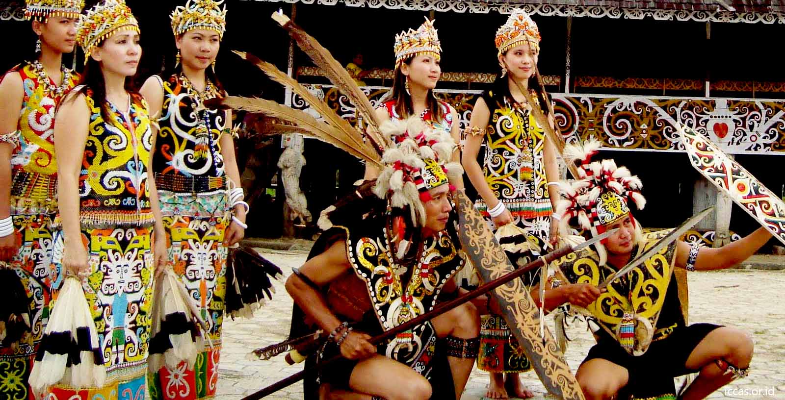  Pakaian  Adat  Dayak  Kalimantan Beserta Gambar  dan 