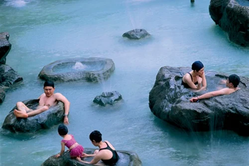 宜蘭-太平山國家森林遊樂區-台版冰島藍湖-全台唯一藍色溫泉-溫泉泡湯-美人湯-水療SPA-煮溫泉蛋-門票-交通-住宿推薦-懶人包-全攻略-一日遊-二日遊-家庭旅遊-情侶出遊-偽出國-IG打卡勝地