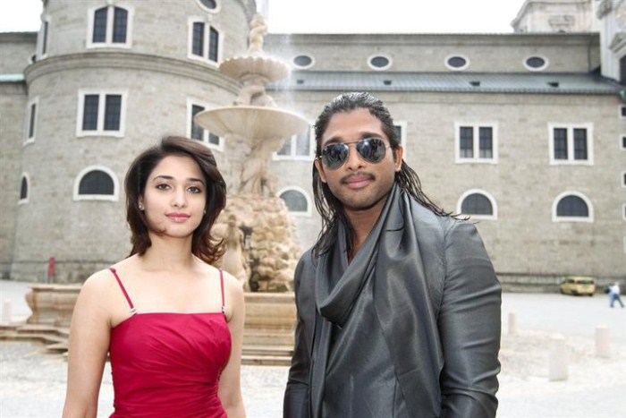 Allu Arjun Tamanna  Badrinath Movie Latest Working Stills show stills