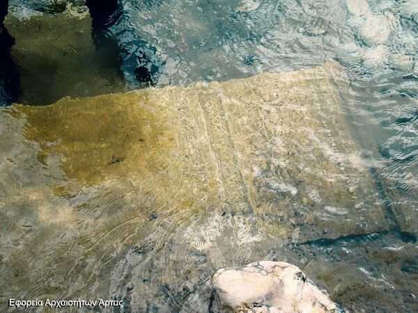 Ακέραιη αρχαία επιτύμβια στήλη, βρέθηκε μέσα στον ποταμό Άραχθο - Ταξίδι στο Ανεξήγητο