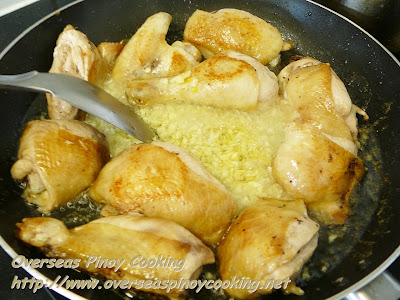 Add in the garlic and continue to fry for 2-3 minutes until the garlic are lightly browned