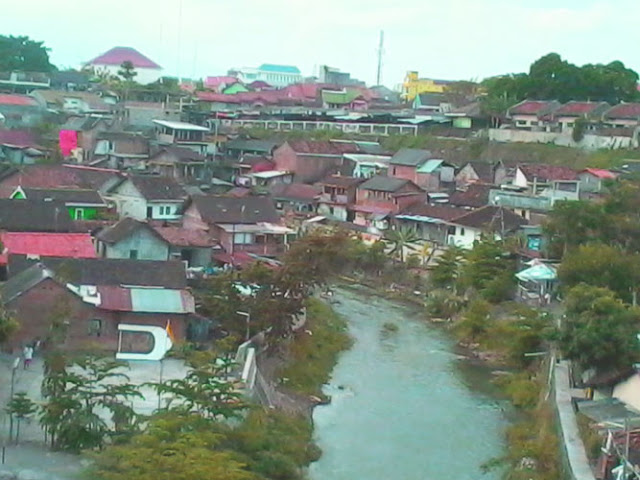 dwellings the slope of a cliff the riverbank