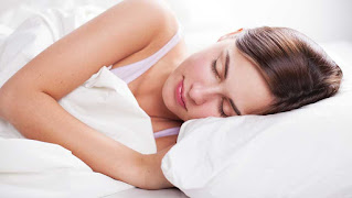 8 Sleep Mistakes Affecting Hair and Skin