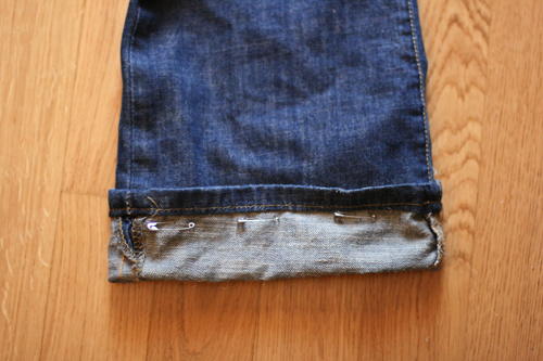 Kaedah memotong seluar  jeans  yang labuh tanpa mesin jahit  