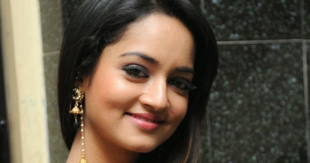 Tollywood Actress Name List With Photo / Shanti hot movie ...