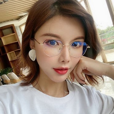 Wear The Anti-Blue Light Glasses When Working Long Hours In Front Of Screen