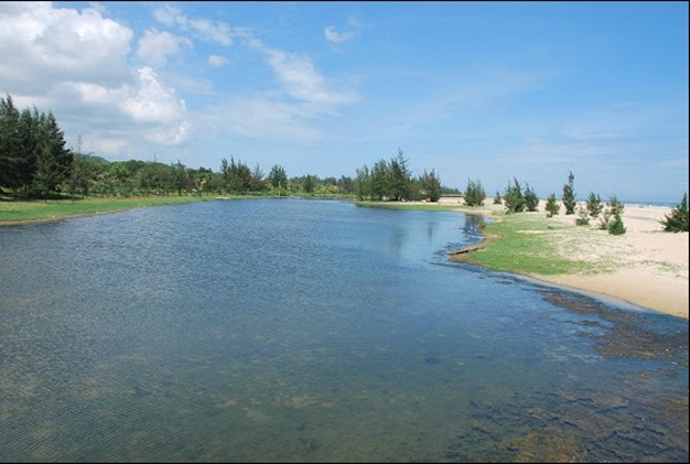 Hoang sơ Hồ Tràm