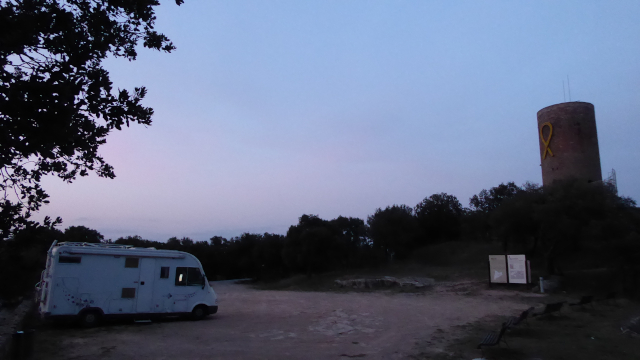 La Torre de la Manresana (Els Prats de Rei): estacionament i pernocta