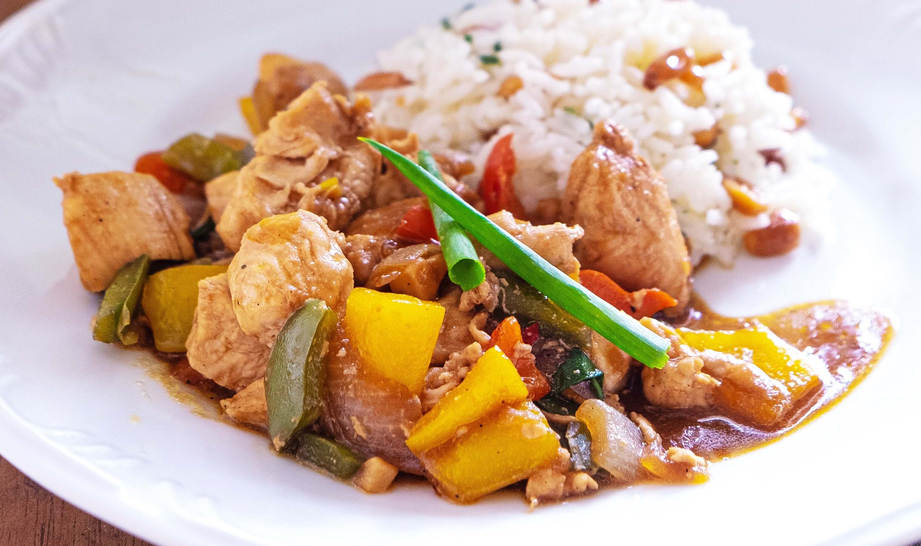 Frango Kung Pao. Comida tradicional chinesa. Frango xadrez. Vista do topo  Imagem JPG [download] - Designi