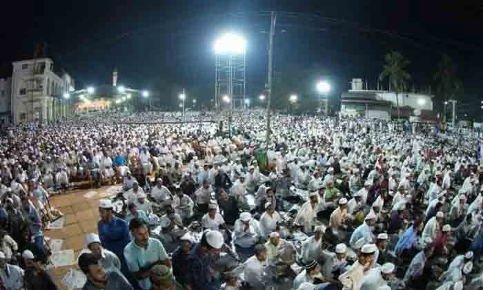 Saudi Arabia, News, Ramadan, Religion, Muslim, Islam, Masjid, COVID-19, Madina, Abu Dhabi, Kerala, Worshippers mark 27th night of Ramadan.