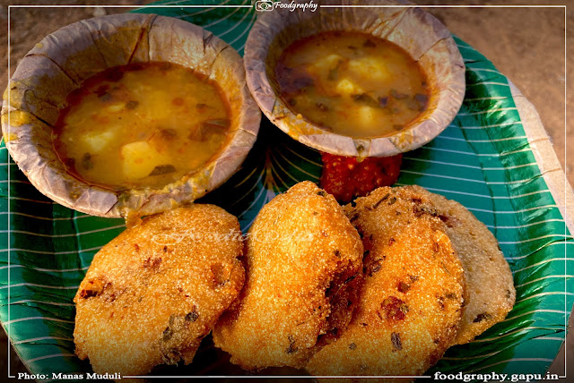 Masala Bara with Red Chutney and Aloo Curry from Bira Bhai Food Stall in Naraj, Cuttack