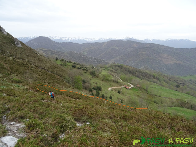 Subiendo al Pico Facéu por el sendero