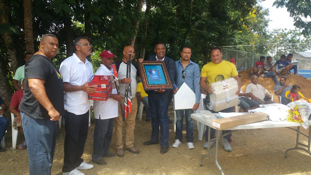 Arranca exitosamente vigésimo segundo torneo béisbol La unidad del Campo