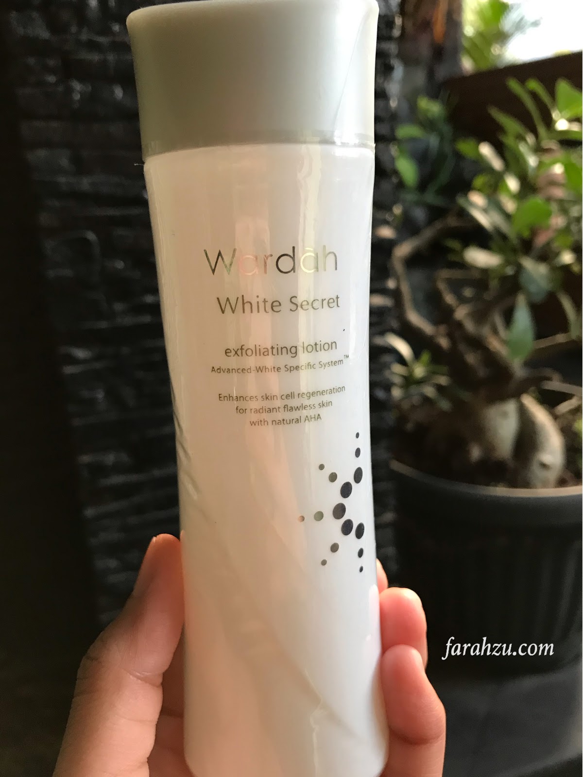 Review Exfoliating Toner Lokal: Wardah White Secret  