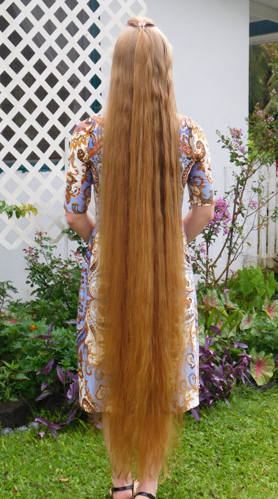 Length pictures after a new DIY hair treatment