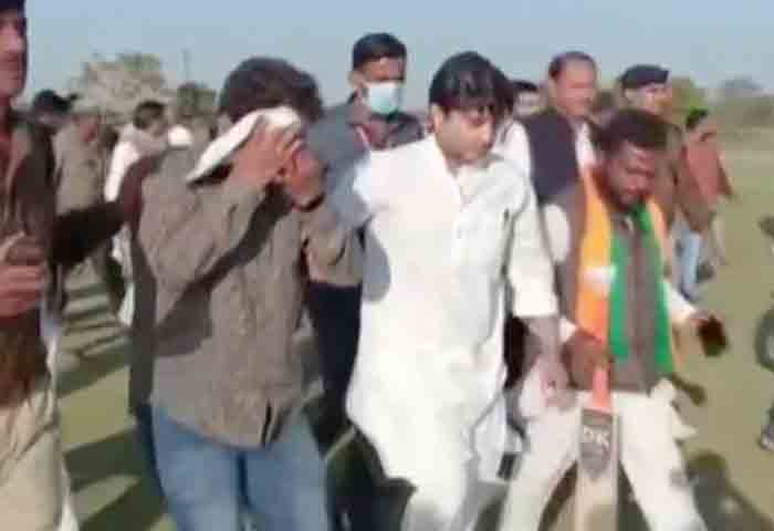 News, National, Inauguration, BJP, Injured, BJP Worker Injured By Ball Hit By Minister Jyotiraditya Scindia During Cricket Match.