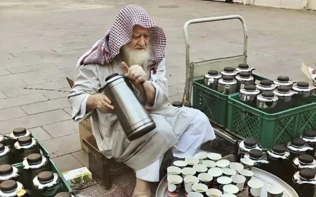 Saudi Arabia's most beloved person, Who offered drinks & Food for Free in Madina passed away - Saudi-Expatriates.com