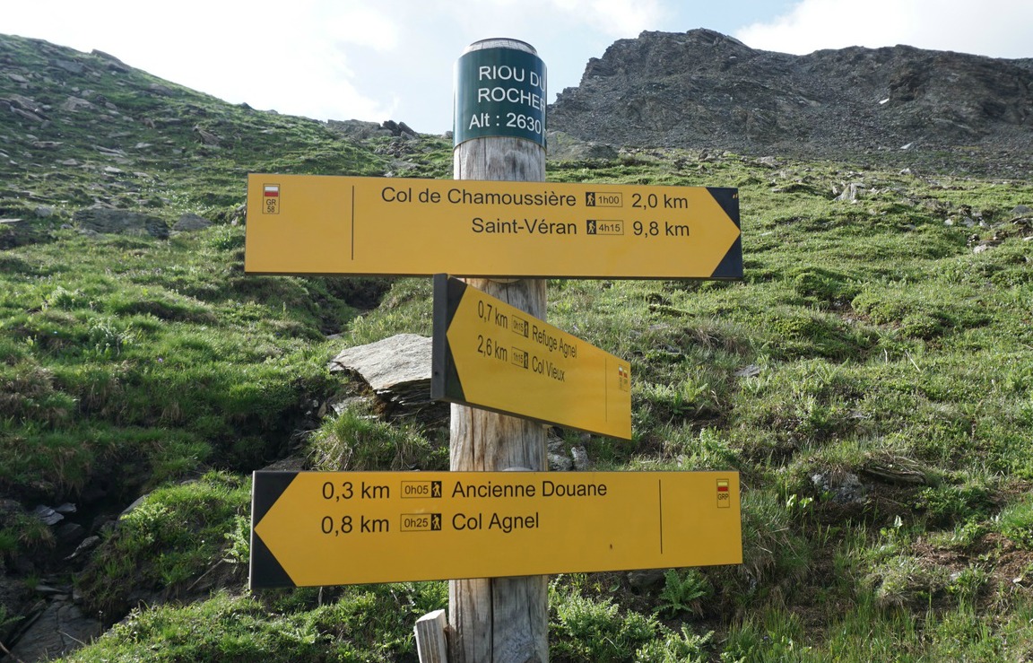 Signpost-to-Col-de-Chamoussière