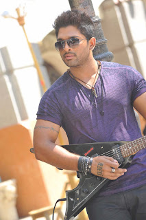 Allu-Arjun-Iddarammayiltho-Movie-Latest-Stills-Photos-Amala-Paul-Pics-On-Location-Gallery-Pictures