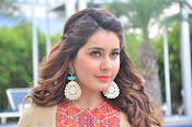 Rashi Khanna new glamorous photos-thumbnail-3