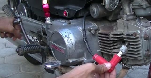 6 Penyebab  Busi  Motor  Sering Basah  Cara Mengatasinya 