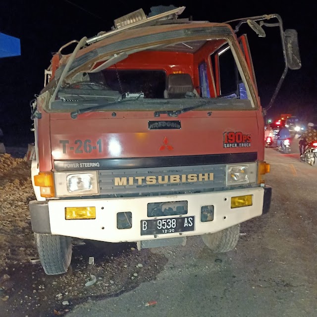 HINDARI SEPEDA MOTOR MOBIL DAMKAR PT. INALUM TERBALIK MENGAKIBATKAN SATU ORANG MENINGGAL DUNIA