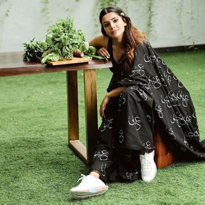 Actress Samantha Akkineni Latest Hot Photos in Black Saree