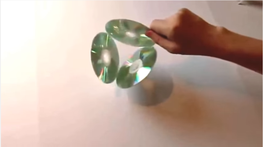 Cara Membuat Lampu Hias Dari Kaset CD Bekas