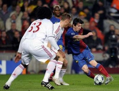 messi vs ronaldo wallpaper. 2010 lionel messi vs ronaldo.