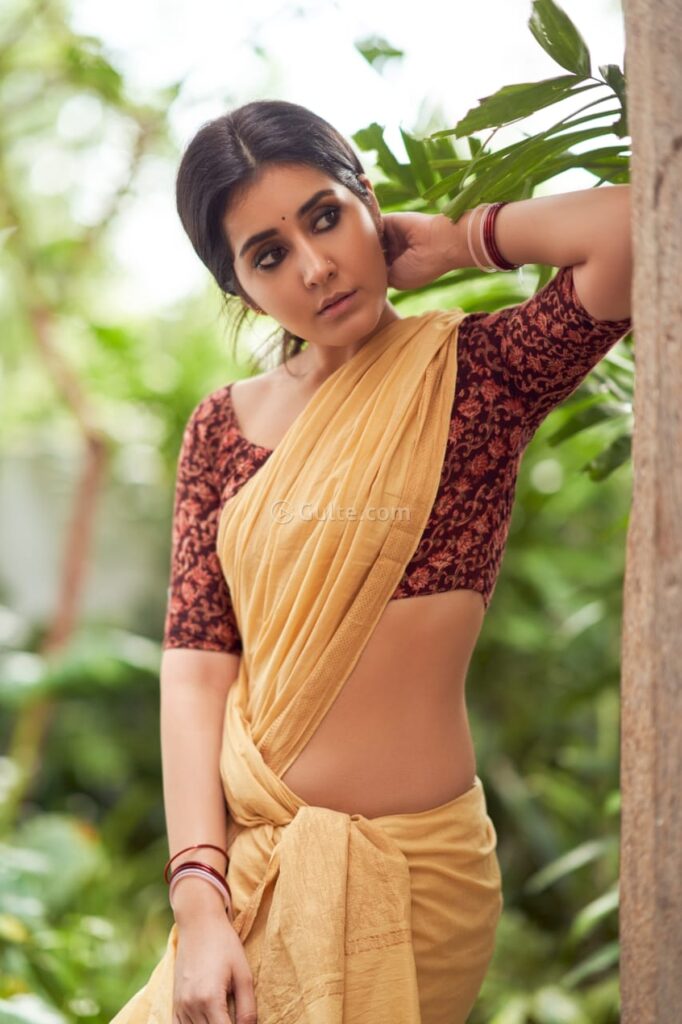 Pic Talk of the day: Raashi Khanna Killing It In Village Belle Look