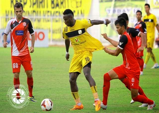 Foto  gol Koko Lomell antar Barito Taklukkan Persijap