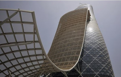 Hyatt Capital Gate, Abu Dhabi بالصور.. تصاميم معمارية «فريدة» - كابيتال جيت المائل بالإمارات العربية المتحدة -