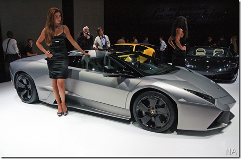 01-reventon-roadster-live