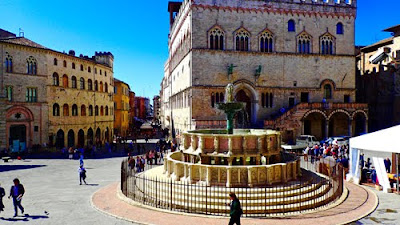 Fontana Maggiore Piazza IV Novembre  Perugia Umbria Italy